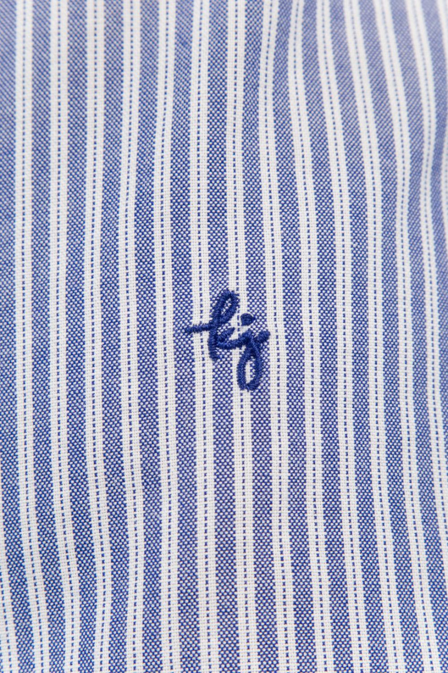 Camisa cuello button down azul oscuro a rayas manga larga