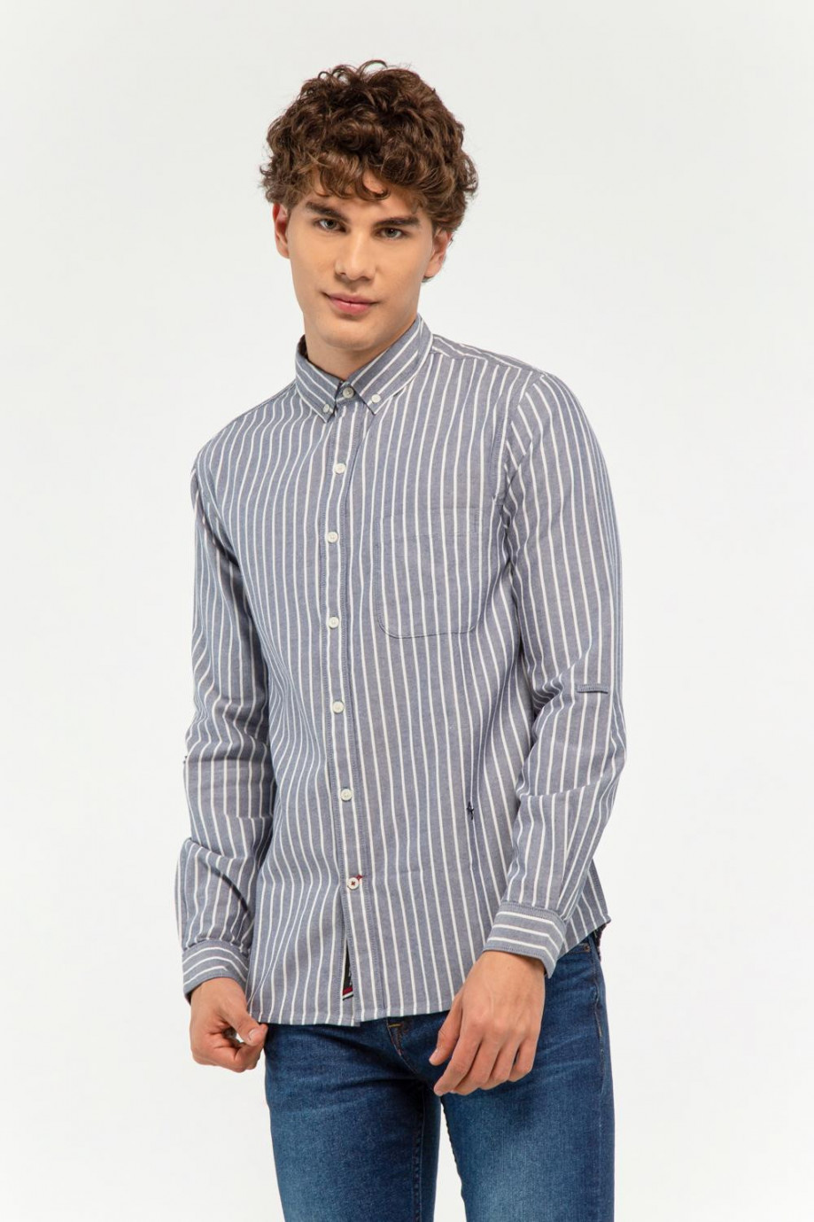 Camisa cuello button down azul oscuro a rayas manga larga