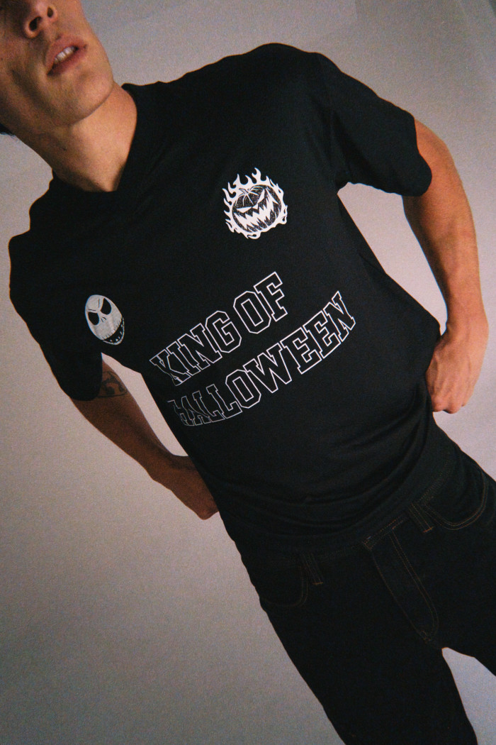 Camiseta cuello V negra de Nightmare Before Christmas
