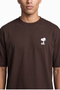 Camiseta café manga corta con diseños de Snoopy
