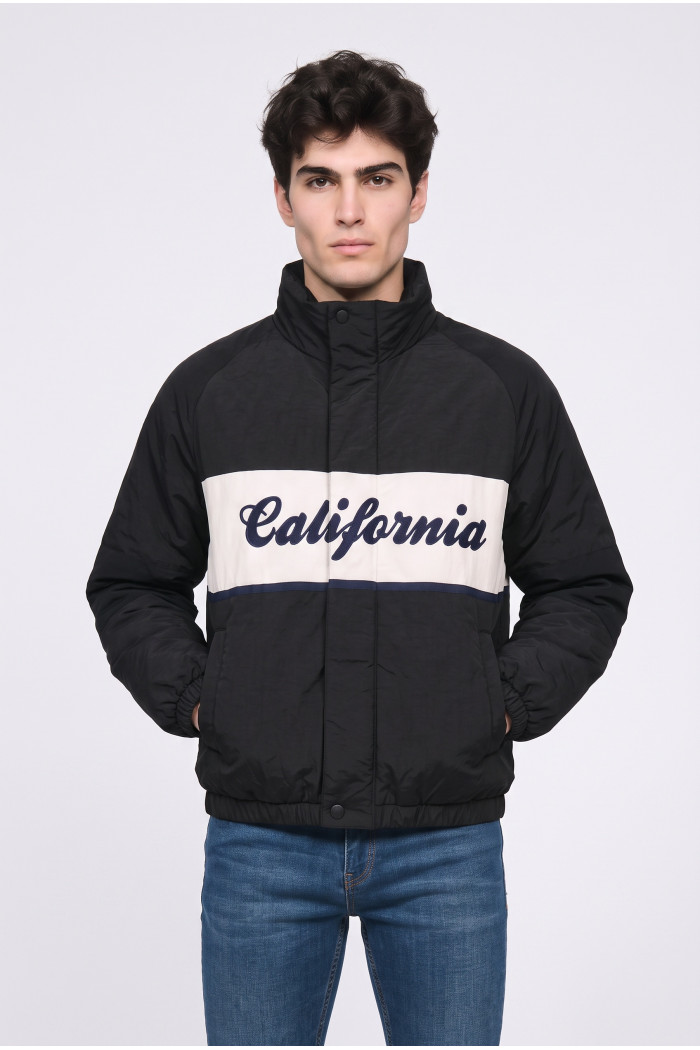Chaqueta unicolor acolchada college con cuello alto