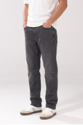 Jean tiro medio baggy infaltables gris intenso con bota ancha

