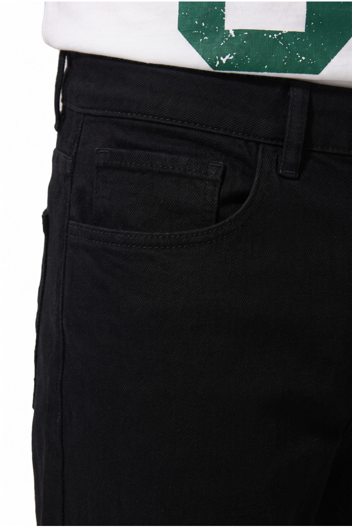Jean 90´S infaltables bota recta negro con tiro bajo
