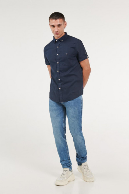 Camisa manga corta unicolor con cuello button down