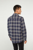 Sobrecamisa unicolor a cuadros con bolsillos en frente