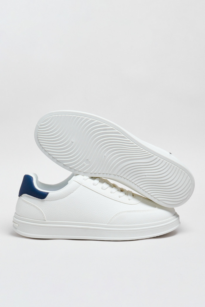 Zapatillas de estilo clásico, suela baja de perfil bajo.