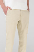 Pantalón tiro medio unicolor slim en dril con bolsillos