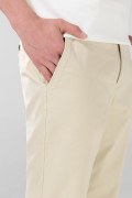 Pantalón tiro medio unicolor slim en dril con bolsillos