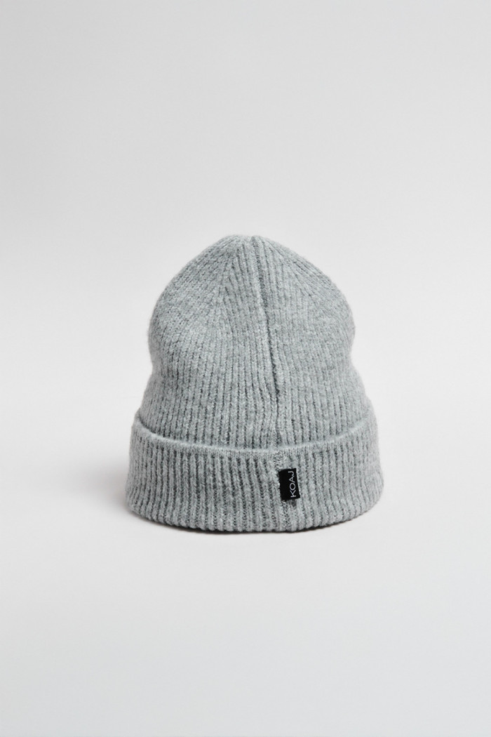 Gorro beanie en color gris.