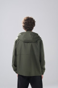 Chaqueta unicolor liviana con cremallera y capota
