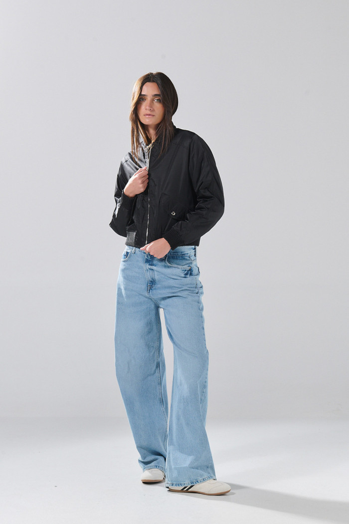 Chaqueta unicolor bomber con cremallera y acolchado interno