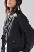 Chaqueta unicolor bomber con cremallera y acolchado interno