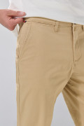 Pantalón en dril straight leg unicolor con tiro medio