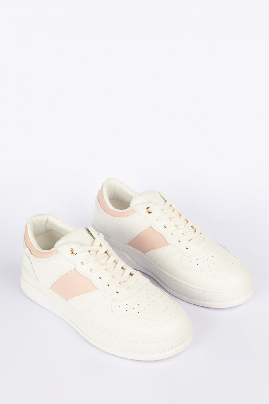 De que color son los tenis rosa con blanco hot sale