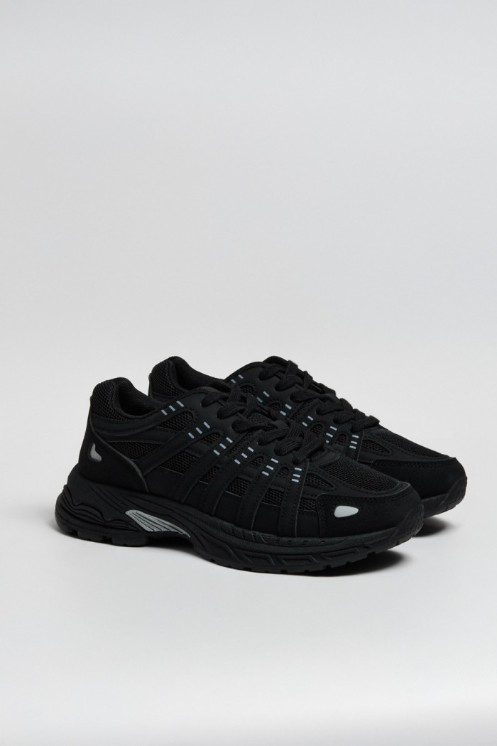 Zapatillas suela gruesa, tipo chunky.