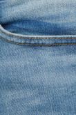 Jean súper skinny azul claro con rotos en frente y efectos desteñidos