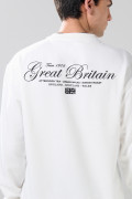 Buzo crema claro cuello redondo con textos college