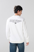 Buzo crema claro cuello redondo con textos college