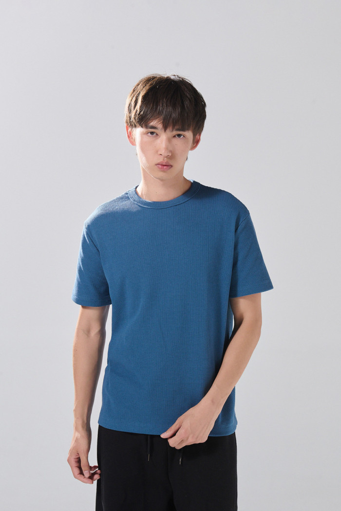 Camiseta manga corta unicolor con finas texturas
