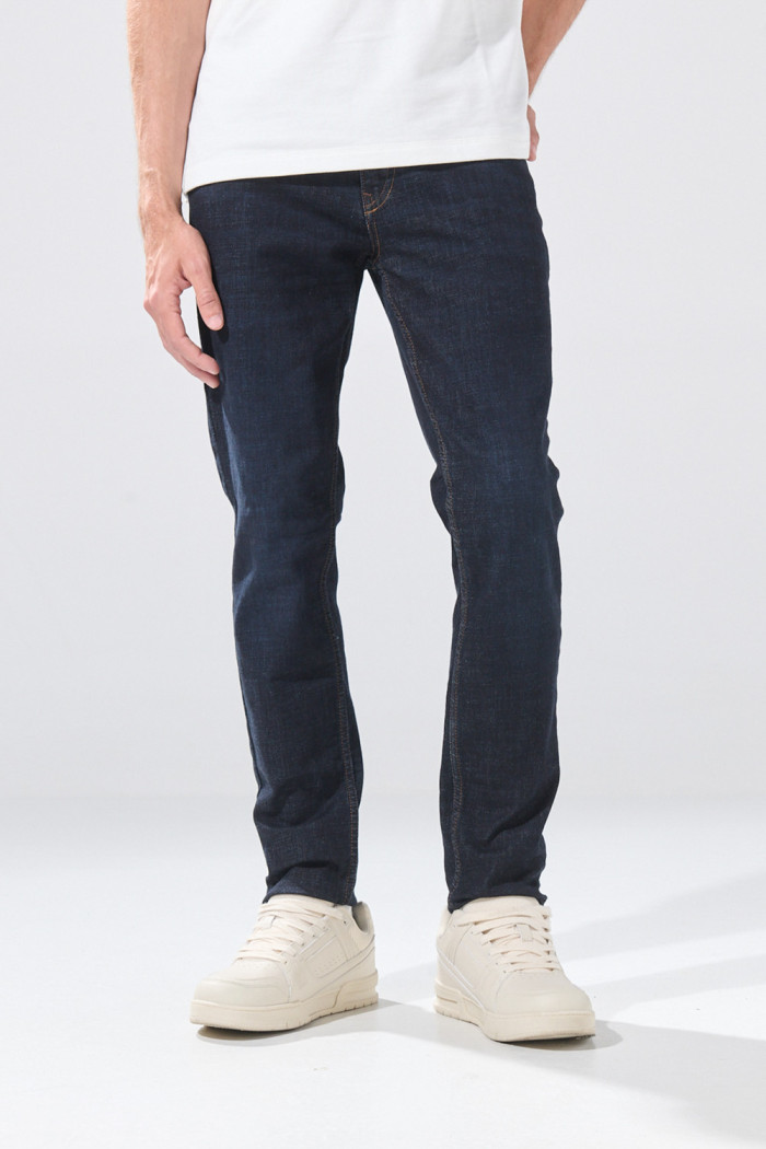 Jean azul intenso skinny infaltables con ajuste ceñido
