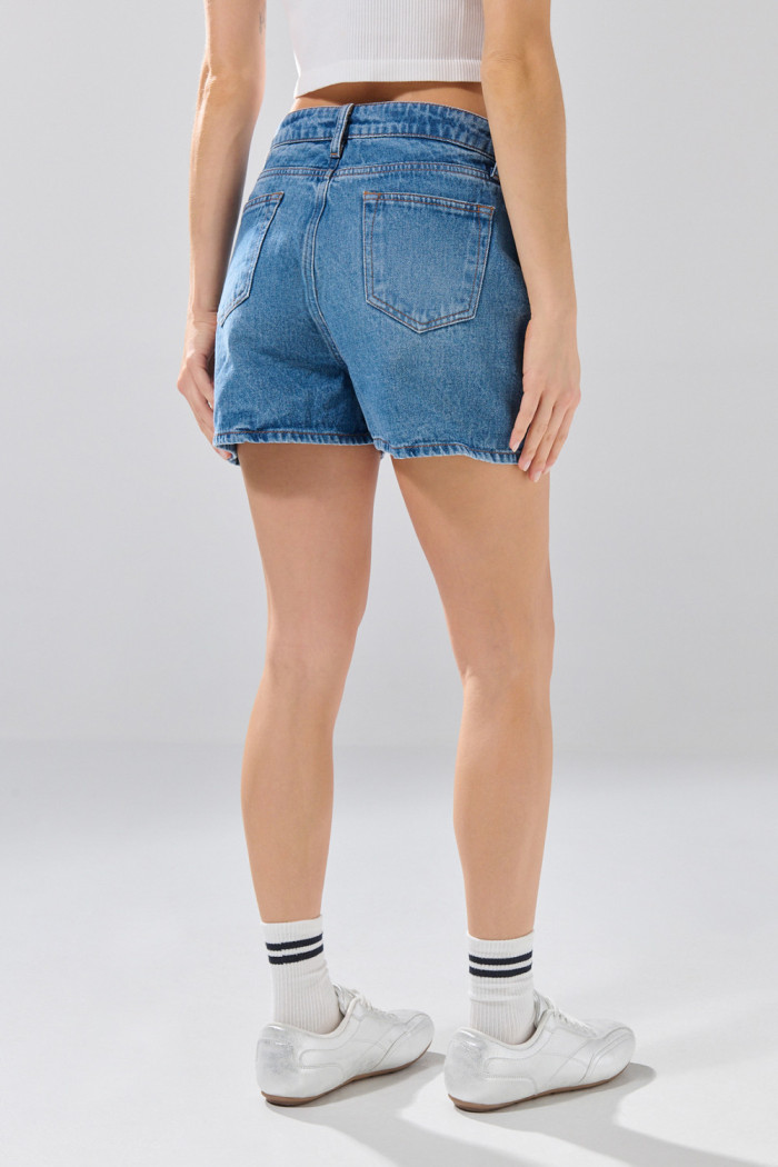 Short tiro alto de jean azul medio infaltables con bolsillos
