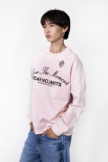 Buzo rosado cuello redondo oversize con arte college
