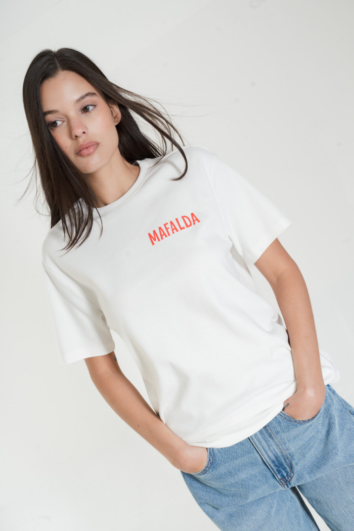 Camiseta cuello redondo crema con diseños de Mafalda
