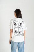 Camiseta cuello redondo crema con diseños de Mafalda
