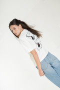 Camiseta cuello redondo crema con diseños de Mafalda
