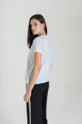 Camiseta manga corta college azul con contrastes blancos

