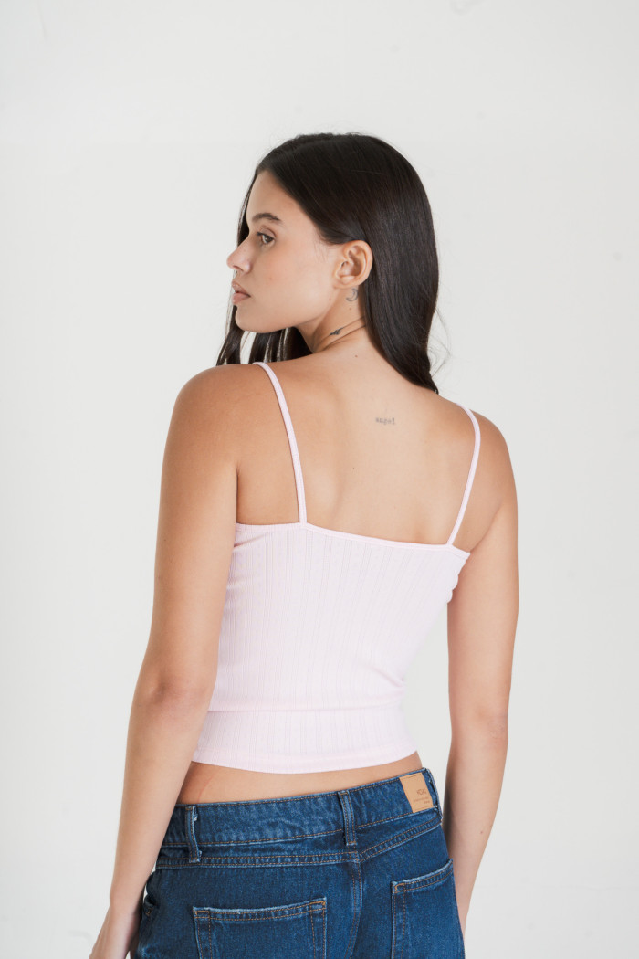 Camiseta manga sisa rosada clara con escote en V
