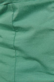 Blusa con escote en V verde medio con botones en frente