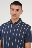 Camisa unicolor a rayas con cuello sport collar