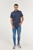 Camisa unicolor a rayas con cuello sport collar
