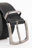 Cinturón sintético negro con hebilla cuadrada y textura de puntos