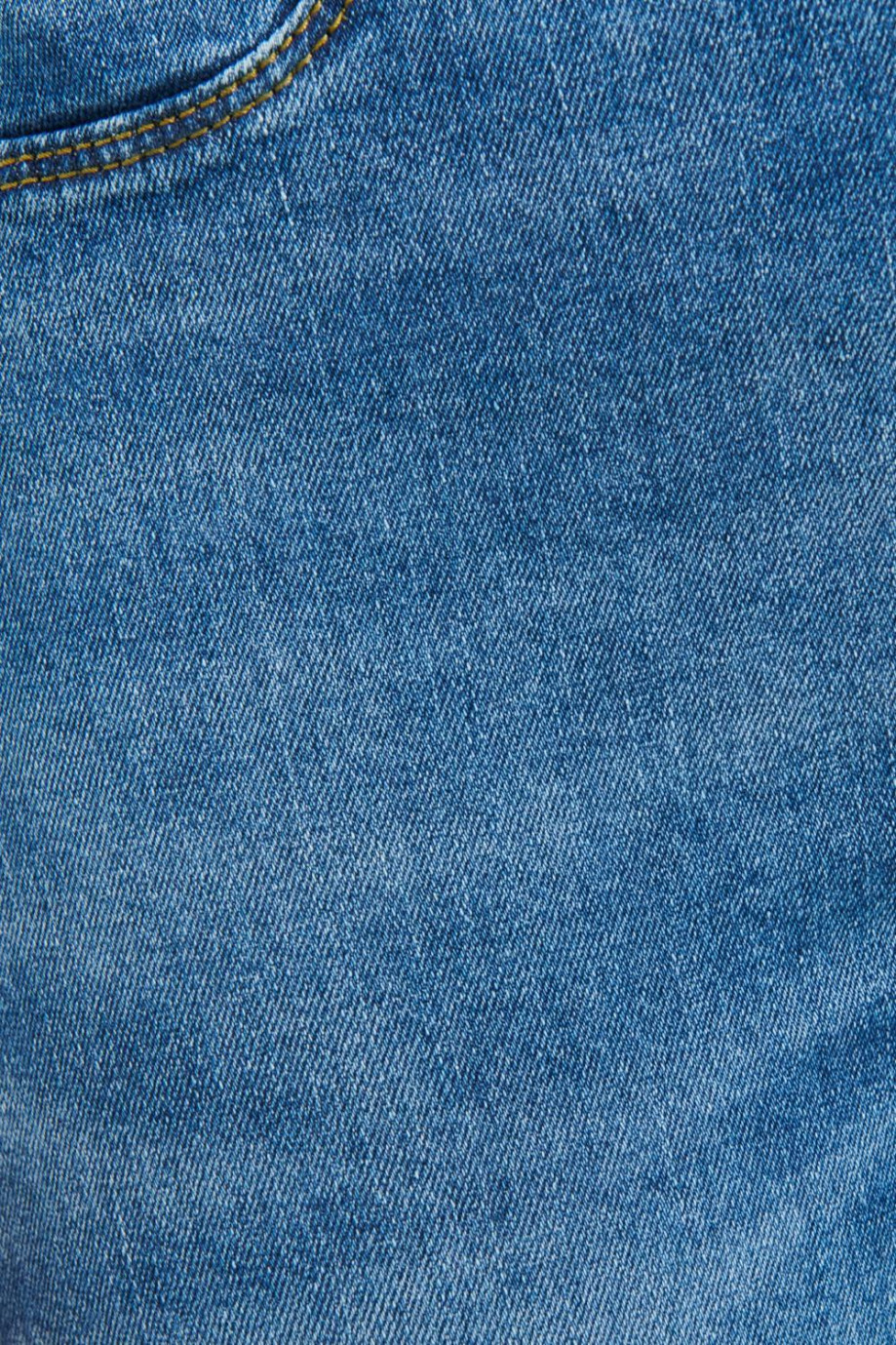 Jean azul medio tipo jegging con costuras en contraste y tiro alto