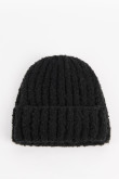 Gorro unicolor tejido con doblez ajustable y texturas de canal