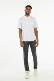 Camisa manga corta unicolor con estampado y cuello mao