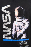 Camiseta cuello redondo negra con estampado de NASA en frente