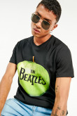 Camiseta negra con estampado de The Beatles y cuello redondo