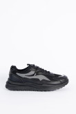 Tenis unicolores urbanos chunky con materiales en contraste