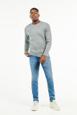 Jean skinny tiro bajo azul medio con desgastes sutiles de color