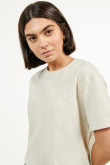 Camiseta unicolor crop top con cuello redondo en rib y manga corta