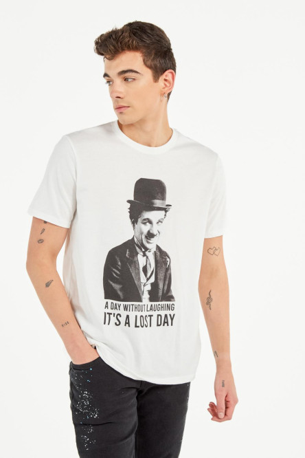Camiseta crema clara con estampado de Charles Chaplin y manga corta