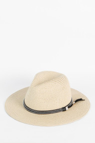 Sombrero de mujer estilo fedora: la moda que debes usar para un