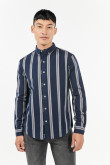 Camisa unicolor a rayas con cuello button down y manga larga