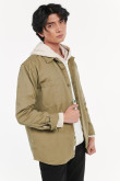 Sobre Camisa con cuello sport en tonos solidos, con tela pesada que reemplaza perfecto una chaqueta