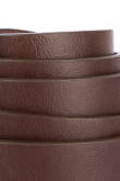Cinturón sintético café oscuro con hebilla plateada cuadrada