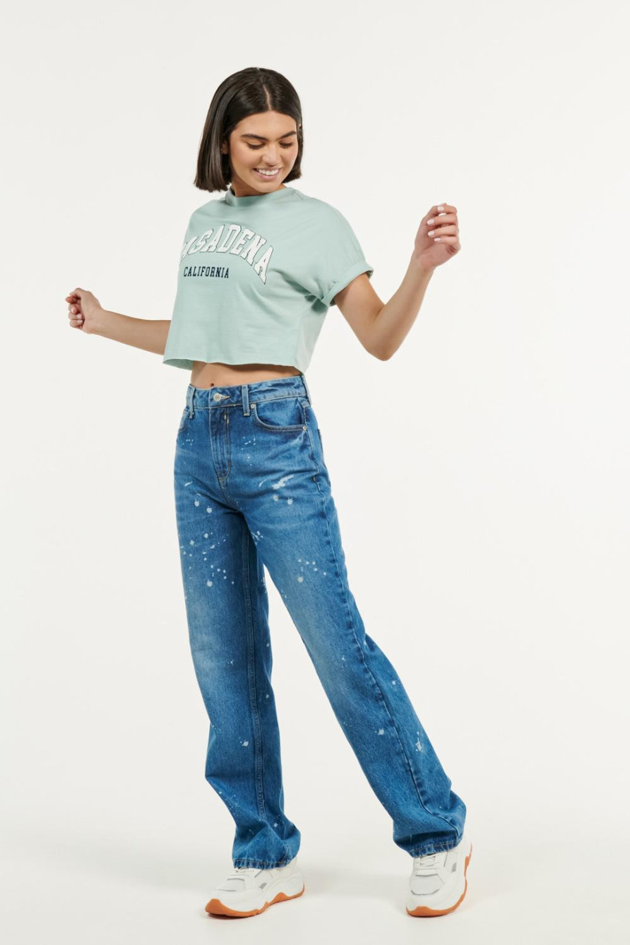 Jean ancho 90´S azul medio con diseños en láser y tiro alto