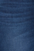 Jean mom azul oscuro con costuras en contraste y desgastes de color
